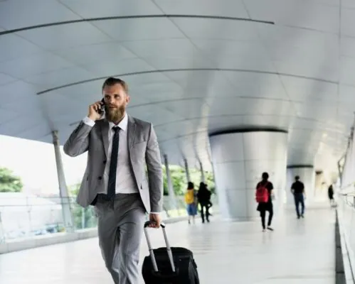 businessmen-call-phone-baggage-business-trip