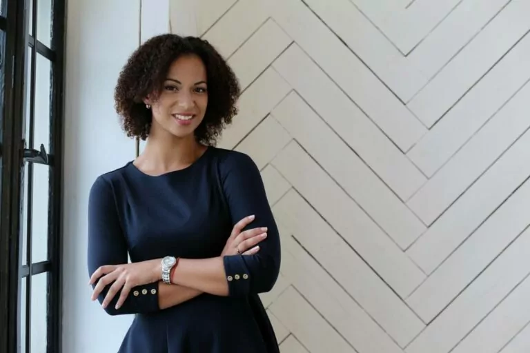 clm_woman-with-curly-hair-smiling