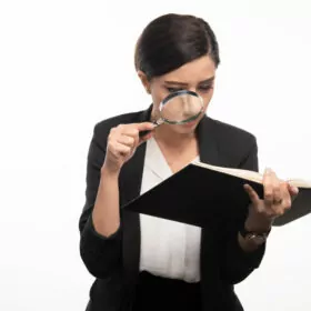 Quem é responsável por identificar fraudes contábeis nas empresas